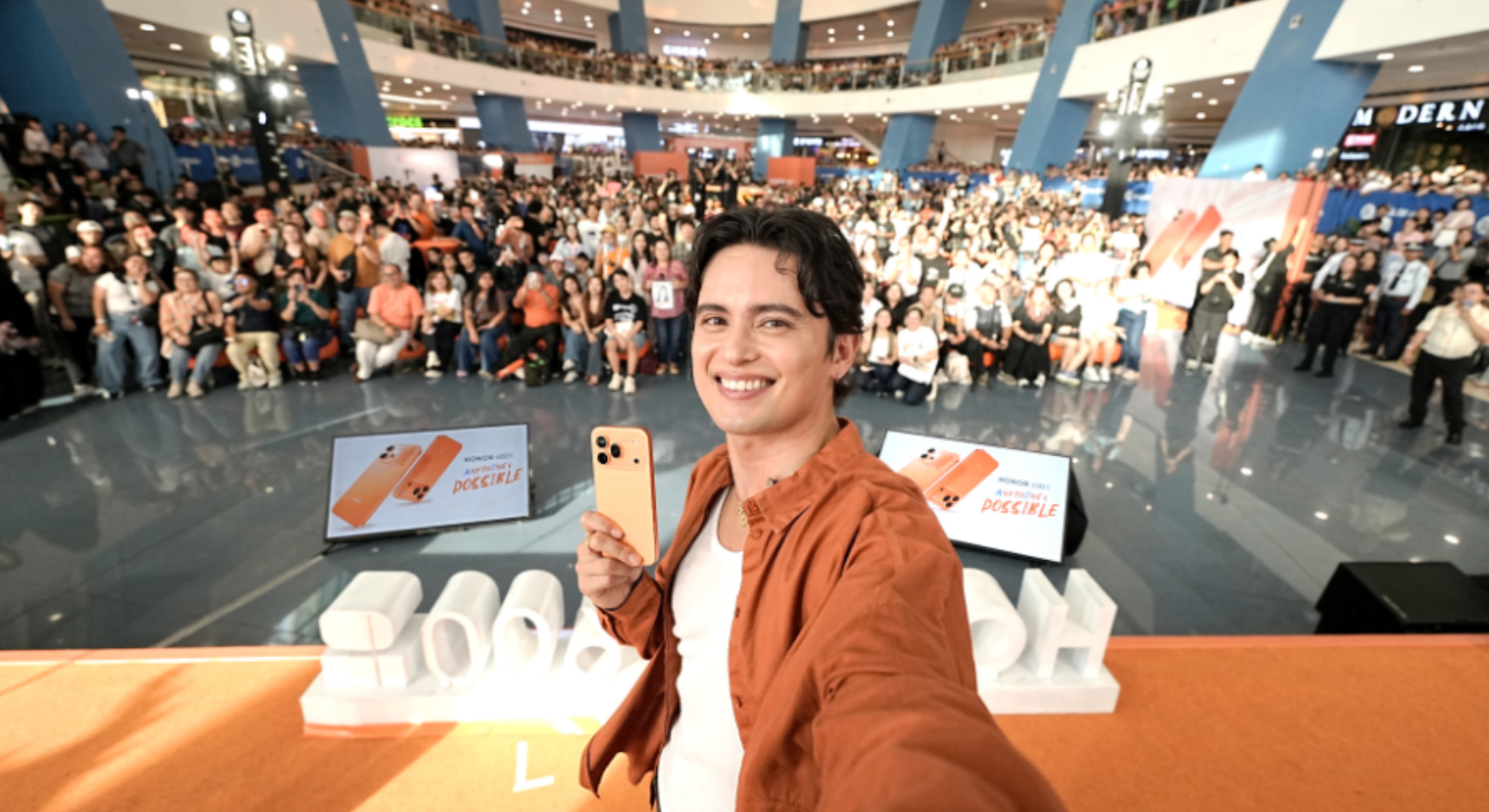 HONOR 600 fever takes over Mall of Asia as thousands of fans flock to First Day Sale Event